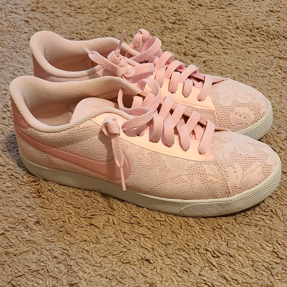 Nike Women's Pink Lace Sneakers